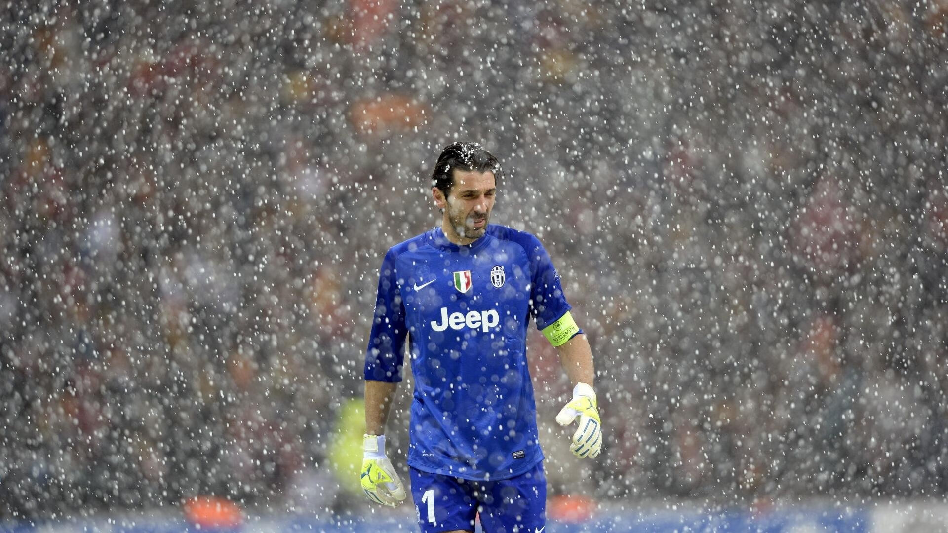 -“天气变化:暴雨雪雹中的激烈战火”,暴雨冰雹天气危害